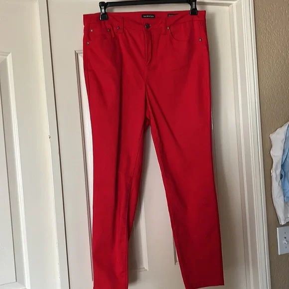 Bright red pants - Picture 2 of 10